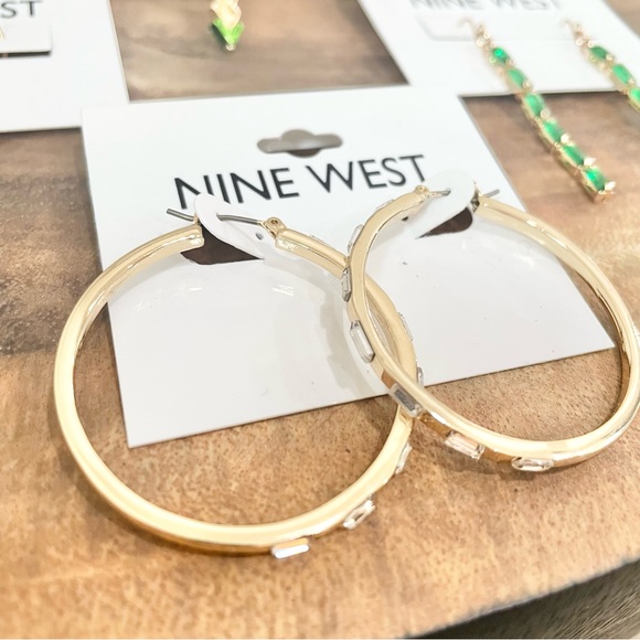 NWT Nine West gold & green long arrow necklace, hoop and dangling earrings - Picture 7 of 12